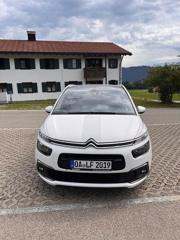 Weiß Gebraucht 2017 Citroën C4 Picasso Shine Van / Kleinbus | 12.899 € (Fairer Preis) - Bild 1/4