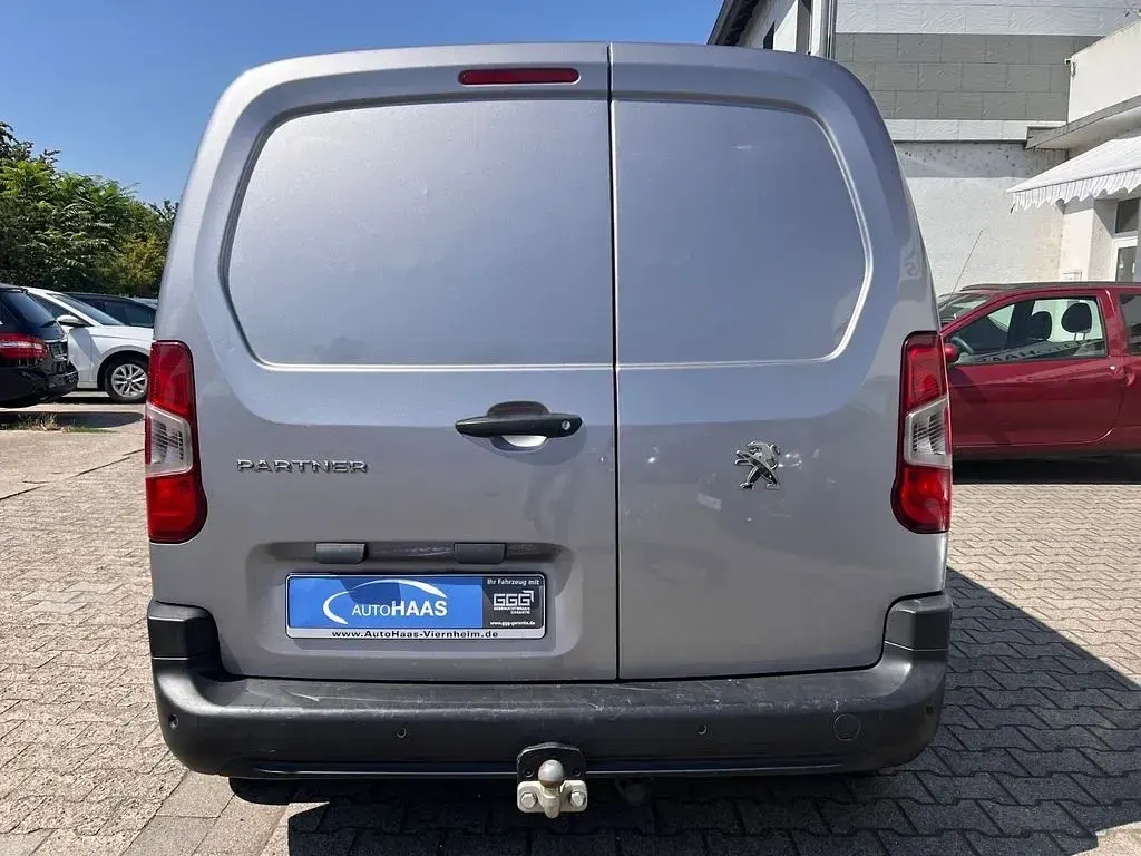 Gebraucht Peugeot Partner Premium 75 PS (55 kW) 2021 Silber Van / Kleinbus