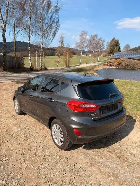 Używany Ford Fiesta Cool & Connect 101 KM (74 kW) 2019 Szary Hatchback