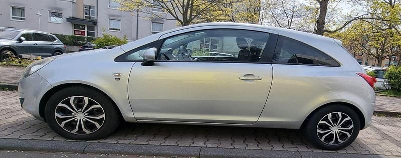 Gebraucht Opel Corsa Innovation 69 PS (50 kW) 2010 Silber Kleinwagen