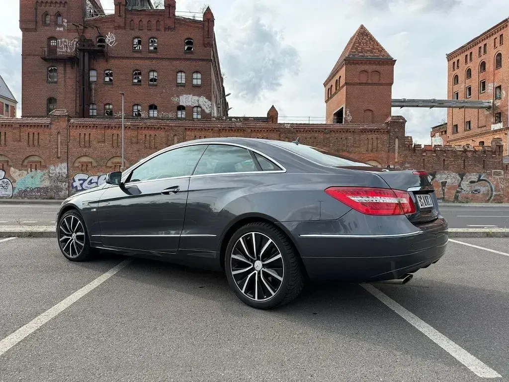 Gebraucht Mercedes E250 204 PS (150 kW) 2011 Grau Coupé