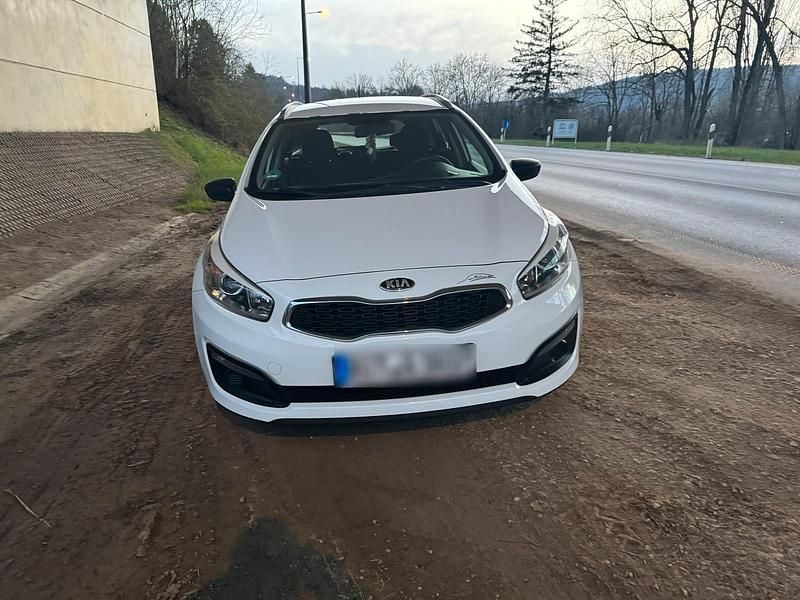 Gebraucht Kia Ceed 101 PS (74 kW) 2016 Weiß Kleinwagen