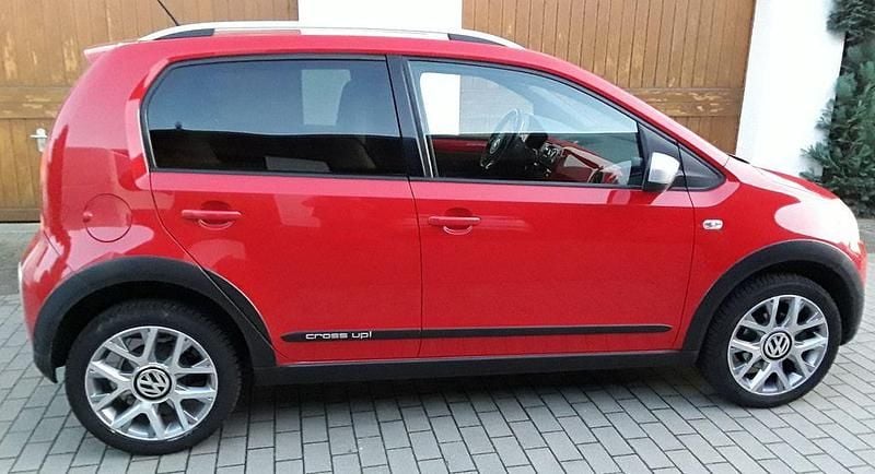 Rot Gebraucht 2016 VW cross up! Kleinwagen | 7.850 € (Guter Preis) - Bild 1/4