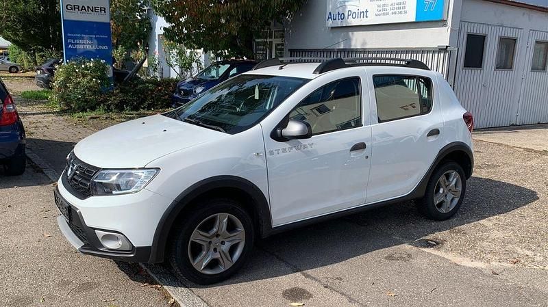 Weiß Gebraucht 2017 Dacia Sandero Prestige Kleinwagen | 6.200 € (Guter Preis) - Bild 1/4