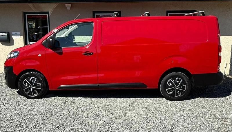 Gebraucht Opel Vivaro Elegance 177 PS (130 kW) 2021 Rot Van / Kleinbus
