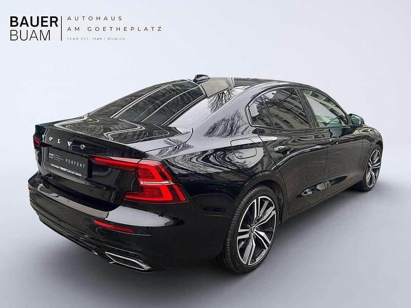 Gebraucht Volvo S60 Plus 335 PS (246 kW) 2022 Onyx black / metallic Limousine