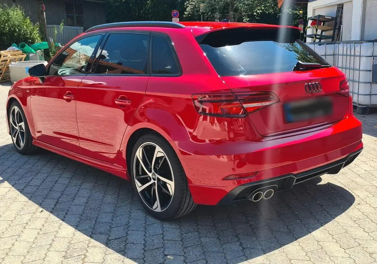 Gebraucht Audi A3 Sport 150 PS (110 kW) 2019 Rot Limousine