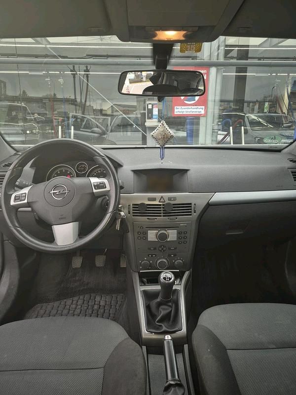 Gebraucht Opel Astra 105 PS (77 kW) 2005 Silber Kombi