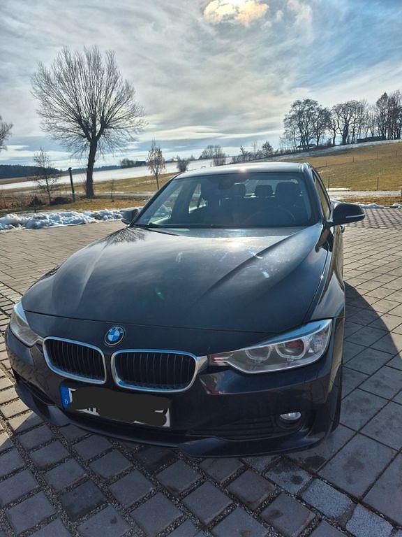 Gebraucht BMW 320 184 PS (135 kW) 2015 Schwarz Limousine