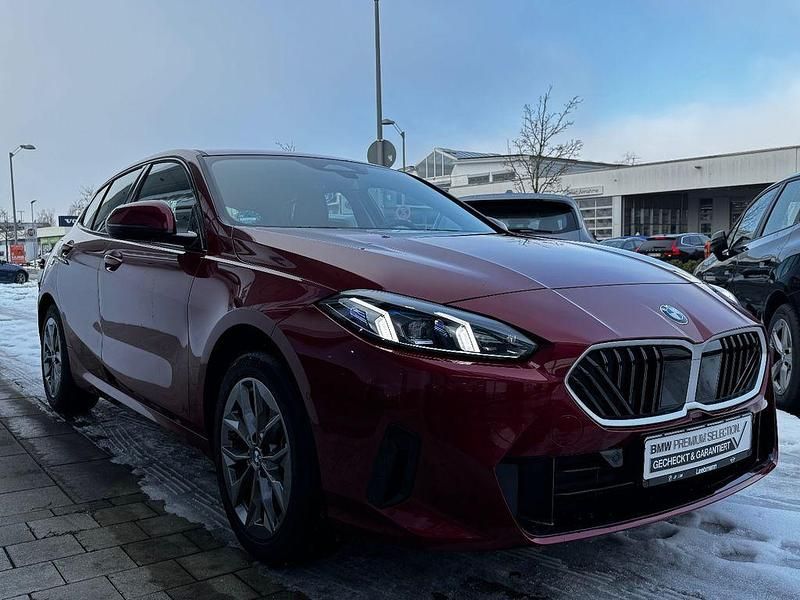 Gebraucht BMW 118 Efficient Dynamics 150 PS (110 kW) 2025 Fire red (metallic) Kleinwagen