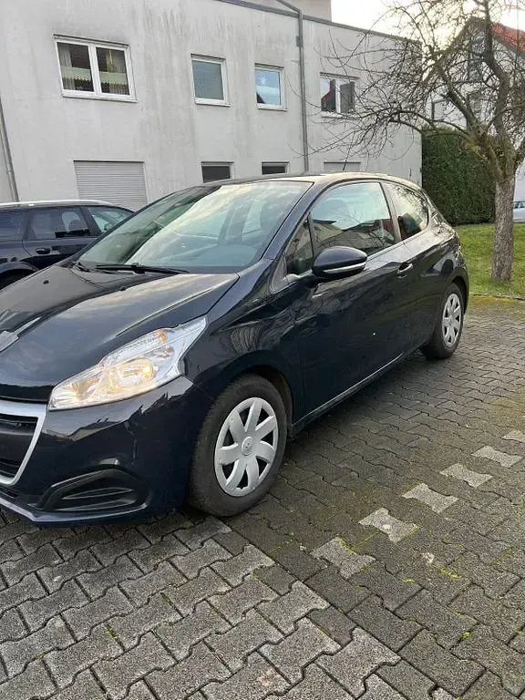 Gebraucht Peugeot 208 Active 68 PS (50 kW) 2017 Blau Kleinwagen