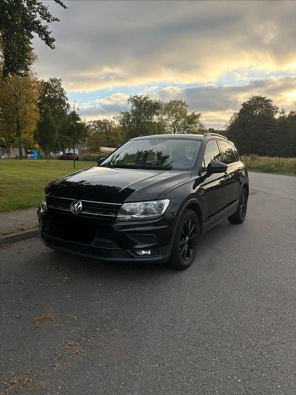 Schwarz Gebraucht 2018 VW Tiguan SUV | 13.900 € (Fairer Preis) - Bild 1/4