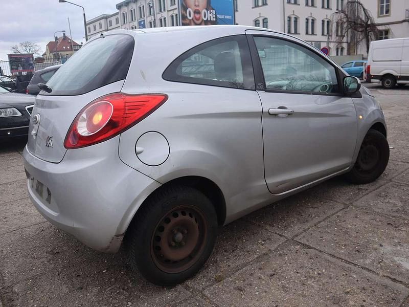 Gebraucht Ford Ka Trend 69 PS (50 kW) 2010 Moonlightsilber metallic Kleinwagen