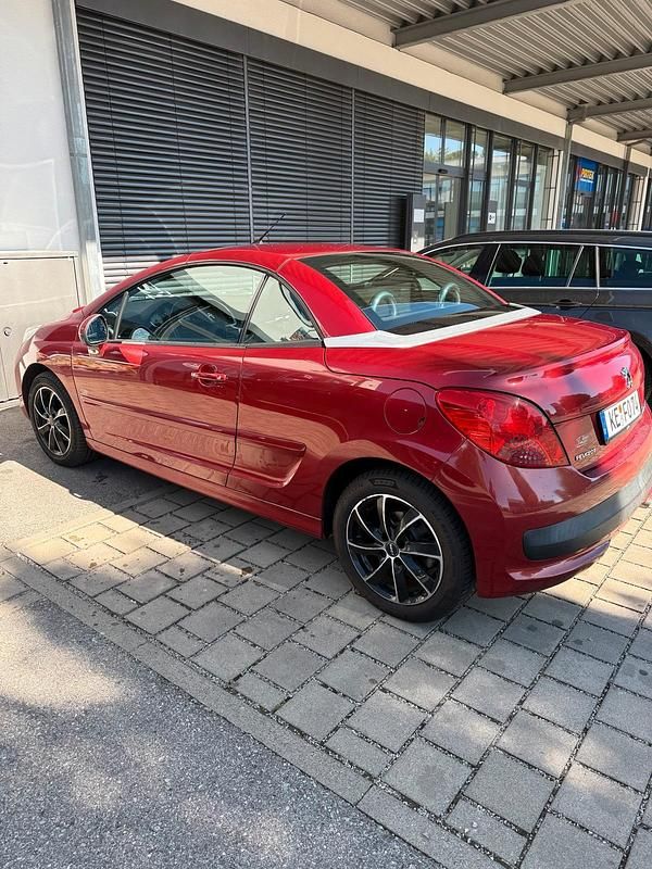Rot Gebraucht 2008 Peugeot 207 CC Cabrio | 4.400 € (Fairer Preis) - Bild 1/4