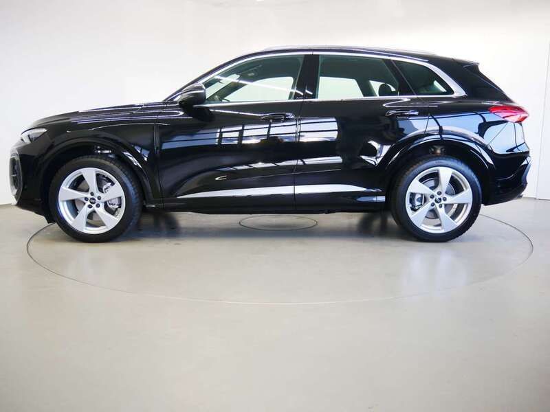 Gebraucht Audi Q5 S-Line 204 PS (150 kW) 2025 Mythosschwarz metallic SUV