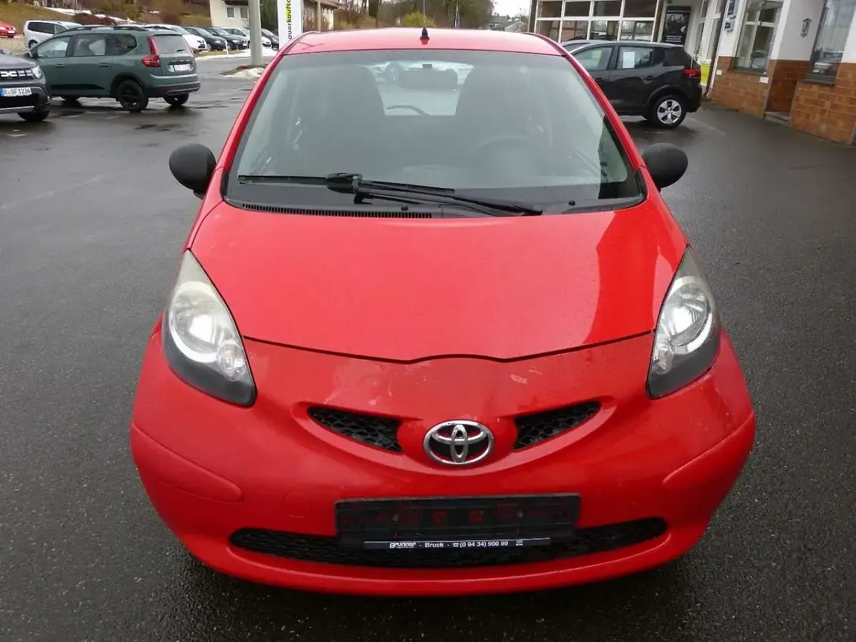 Gebraucht Toyota Aygo 68 PS (50 kW) 2008 Super red 5 Kleinwagen