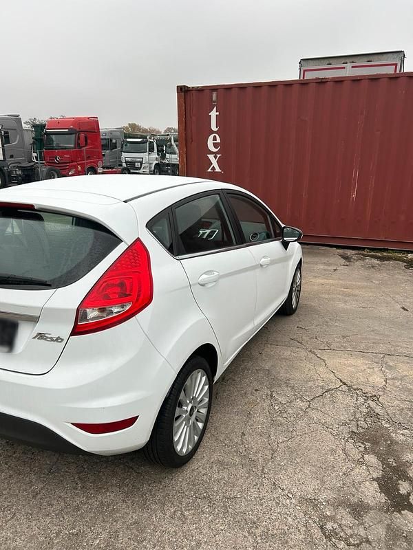 Gebraucht Ford Fiesta 2009 Weiß Kleinwagen