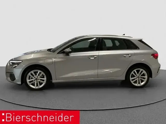 Gebraucht Audi A3 Sportback e-tron 204 PS (150 kW) 2024 Florettsilber metallic Kleinwagen