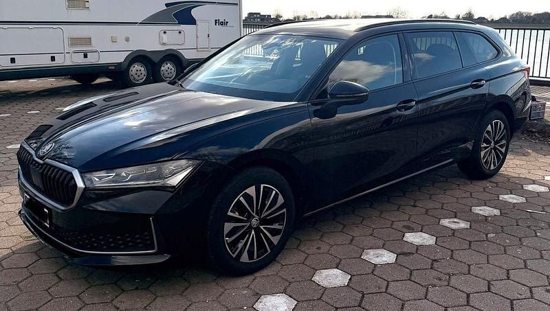 Gebraucht Skoda Superb Selection 150 PS (110 kW) 2024 Schwarz Kombi