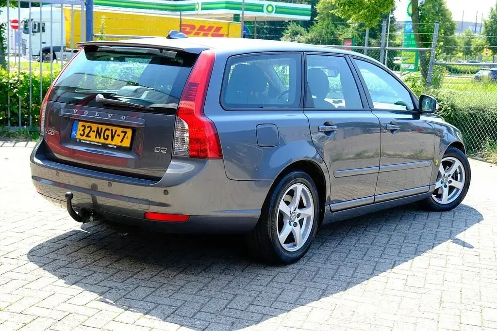 Gebraucht Volvo V50 114 PS (83 kW) 2010 Grau Kombi