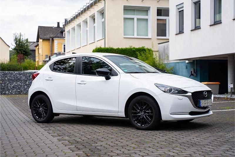 Weiß Gebraucht 2022 Mazda 2 Homura-Line Kleinwagen | 15.300 € (Fairer Preis) - Bild 1/4