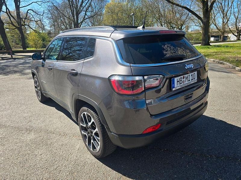 Gebraucht Jeep Compass Limited 150 PS (110 kW) 2021 Grau SUV