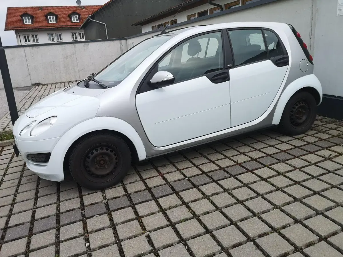 Używany Smart ForFour Passion 75 KM (55 kW) 2005 Biały Hatchback