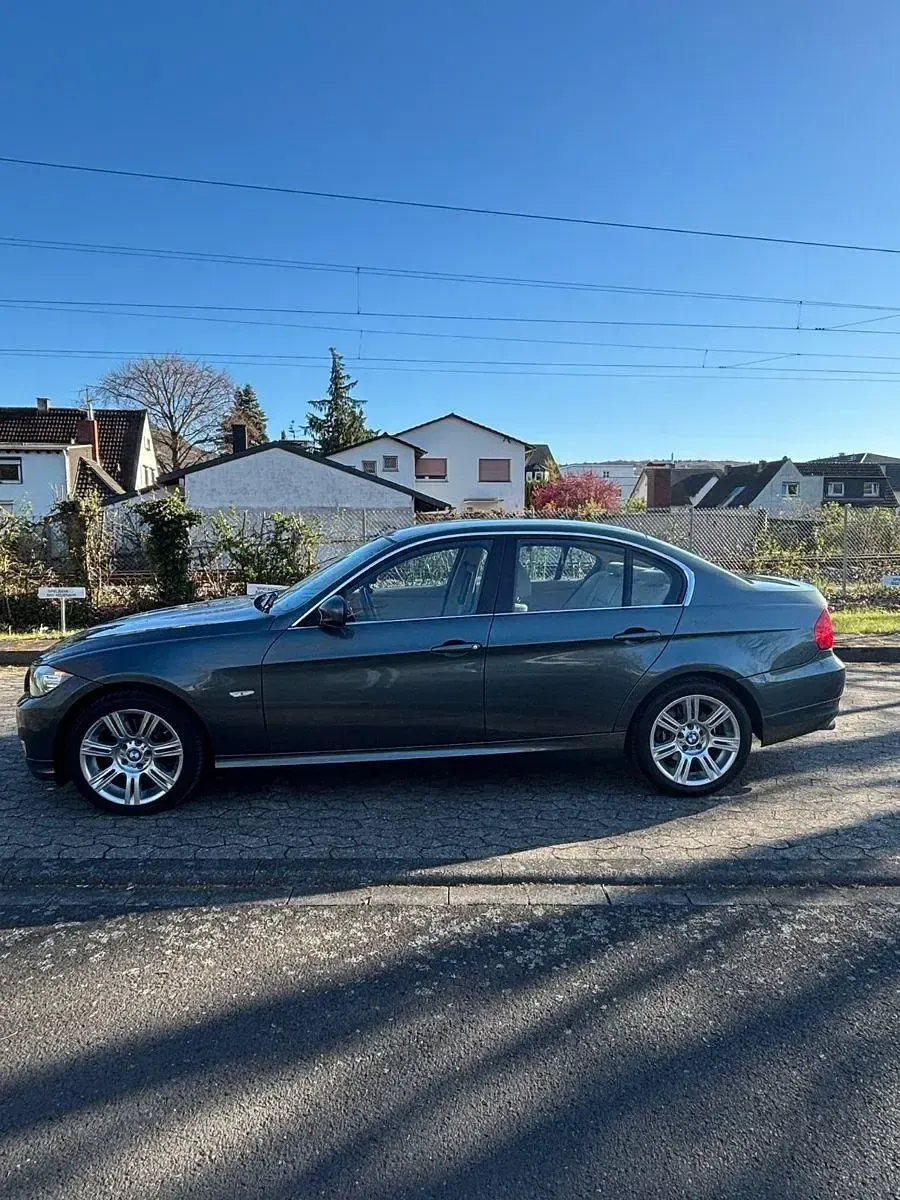 Gebraucht BMW 325 218 PS (160 kW) 2009 Grün Limousine