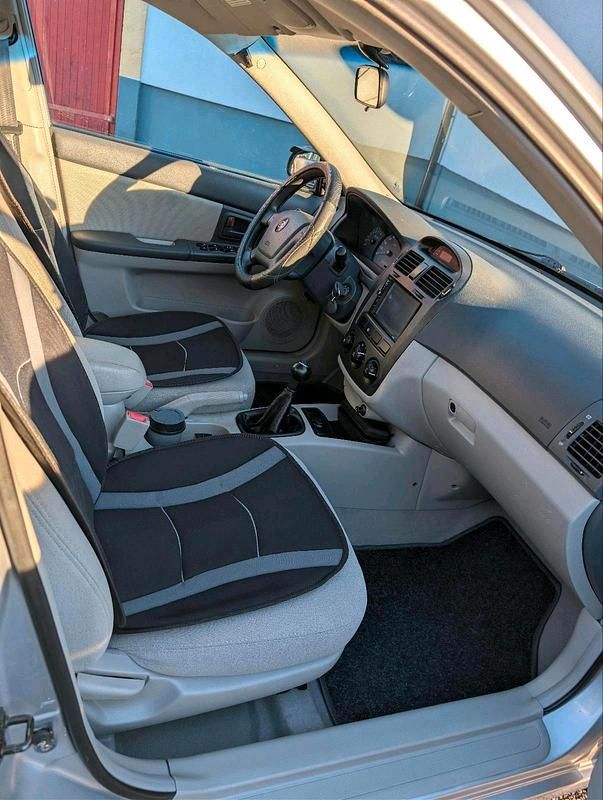 Gebraucht Kia Cerato 72 PS (52 kW) 2007 Silber Limousine