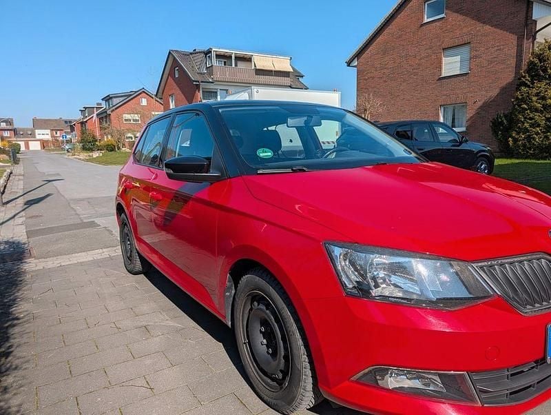 Gebraucht Skoda Fabia 90 PS (66 kW) 2015 Rot Limousine