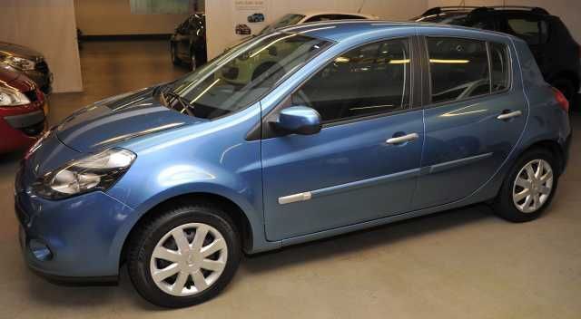 Gebraucht Renault Clio II Dynamique 75 PS (55 kW) 2011 Blau metallic Limousine