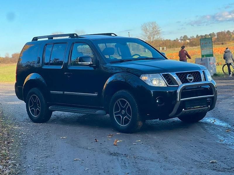 Schwarz Gebraucht 2010 Nissan Pathfinder SUV | 9.999 € (Fairer Preis) - Bild 1/4