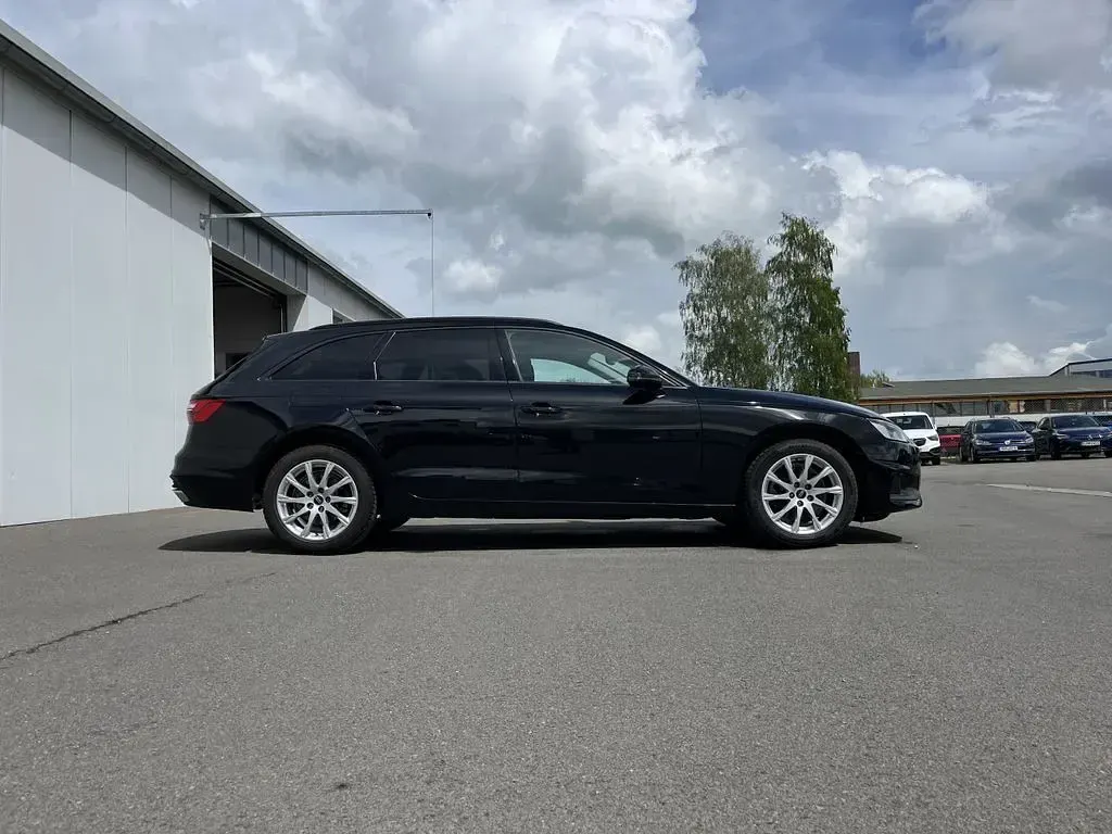 Gebraucht Audi A4 150 PS (110 kW) 2022 Mythosschwarz Kombi