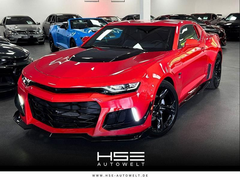 Rot Gebraucht 2021 Chevrolet Camaro ZL1 Coupé | 32.990 € (Fairer Preis) - Bild 1/3
