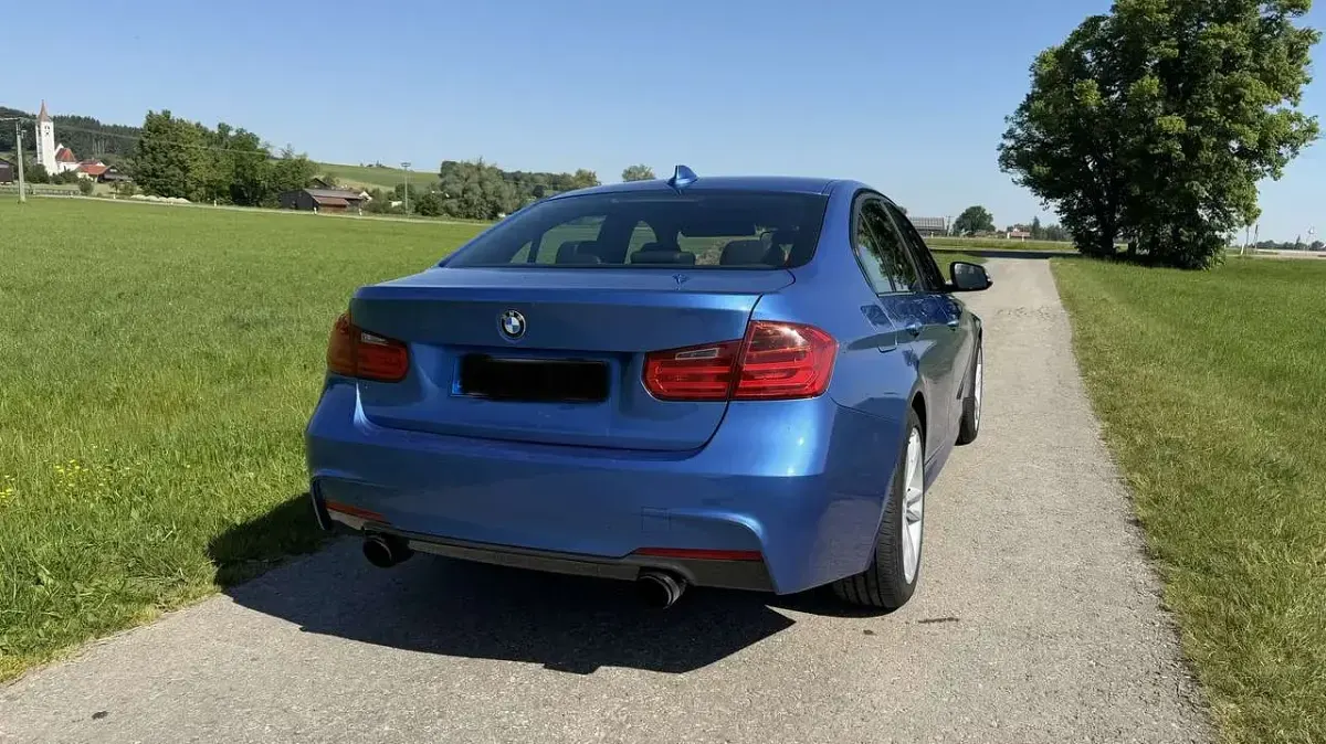 Gebraucht BMW 335 Sport Line 306 PS (225 kW) 2013 Blau Limousine