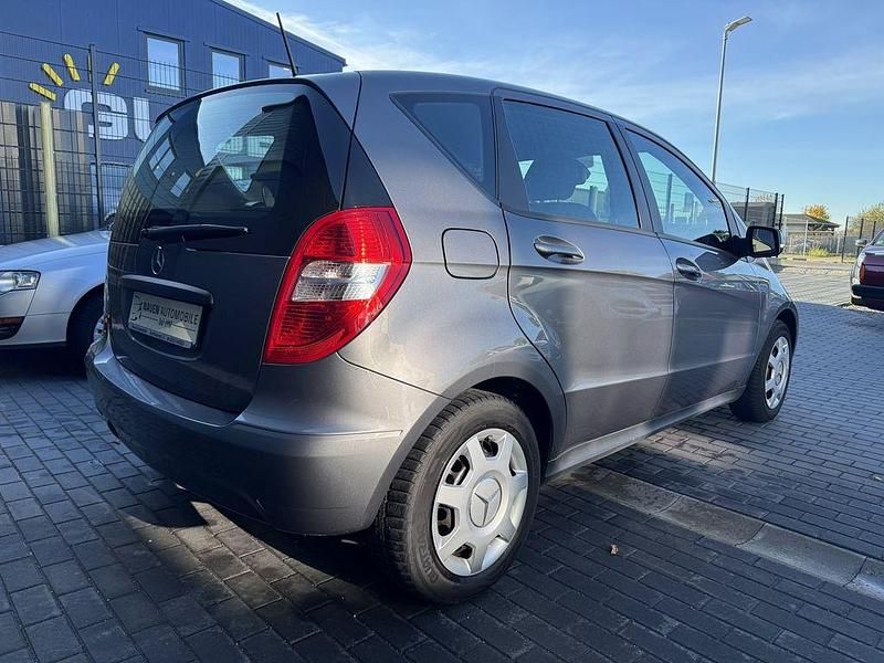 Gebraucht Mercedes A160 95 PS (69 kW) 2011 Silber/grau Limousine