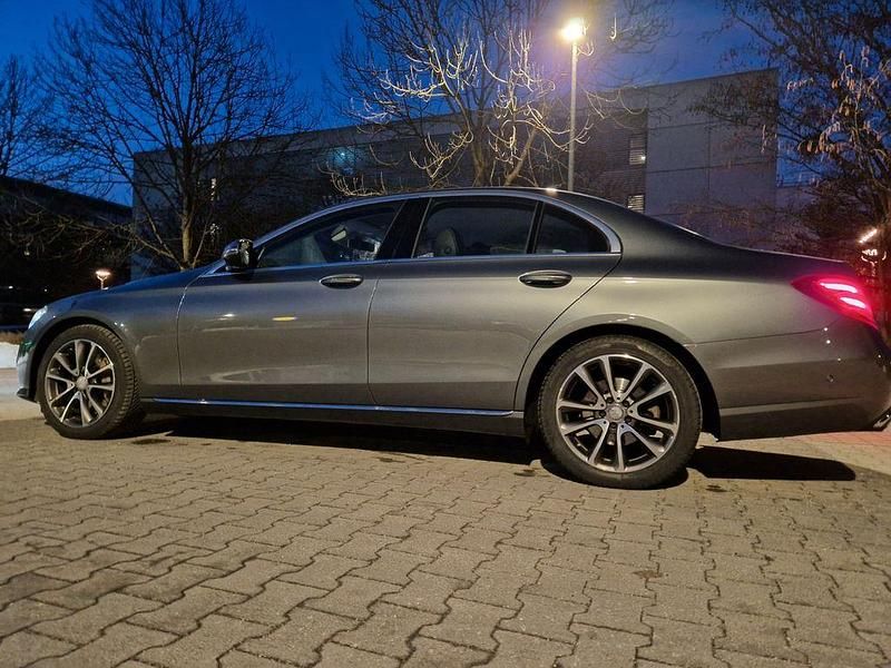 Gebraucht Mercedes E200 184 PS (135 kW) 2016 Grau Limousine