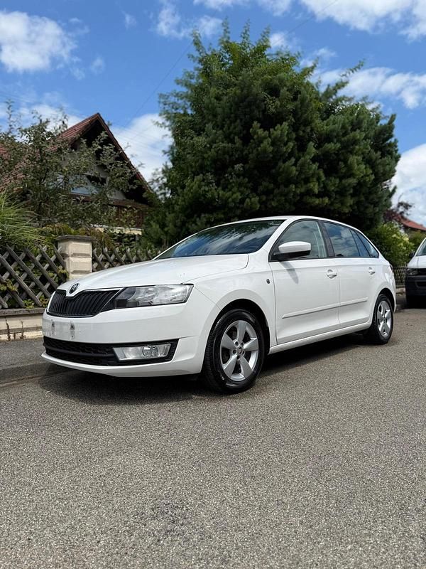 Weiß Gebraucht 2012 Skoda Fabia Kleinwagen | 5.500 € - Bild 1/4