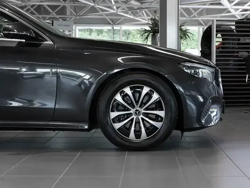 Gebraucht Mercedes E200 Avantgarde 204 PS (150 kW) 2025 Grau Limousine