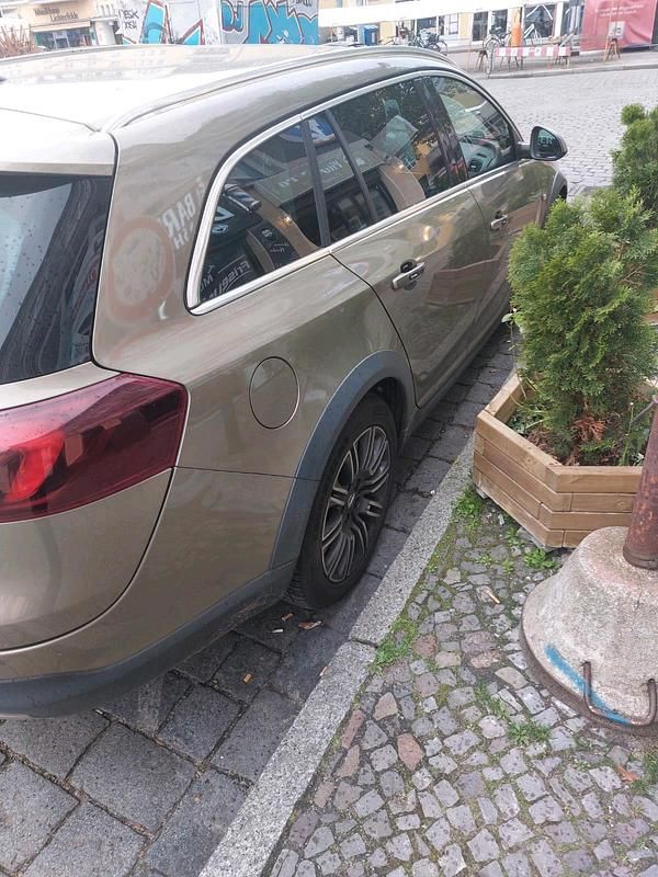 Gold Gebraucht 2015 Opel Insignia Kombi | 8.200 € (Fairer Preis) - Bild 1/4