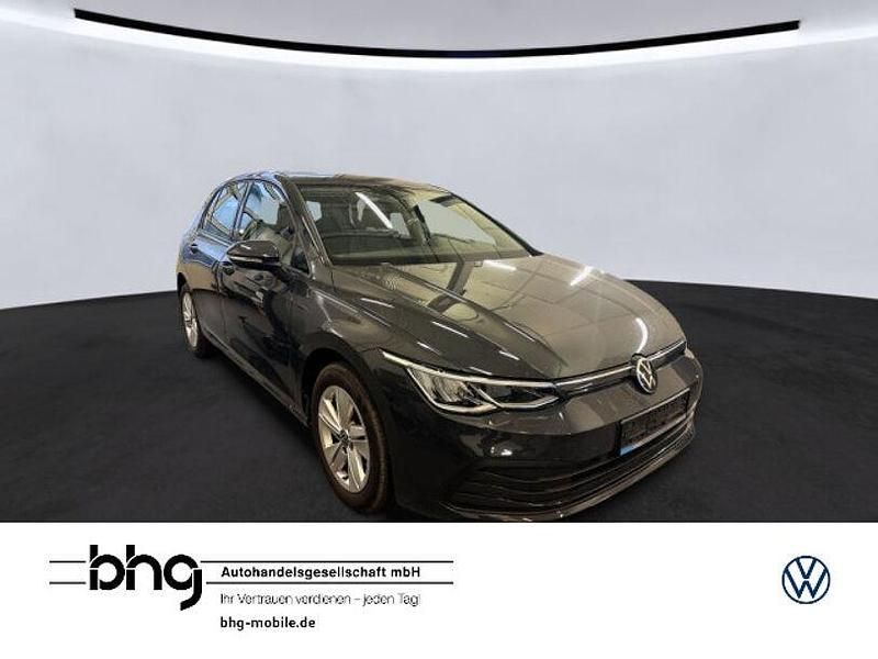 Grau Gebraucht 2022 VW Golf VIII Life Limousine | 20.830 € (Fairer Preis) - Bild 1/3