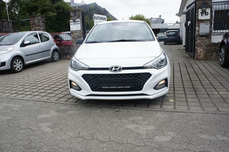 Weiß Gebraucht 2020 Hyundai i20 YES! Limousine | 13.200 € (Superpreis) - Bild 1/4