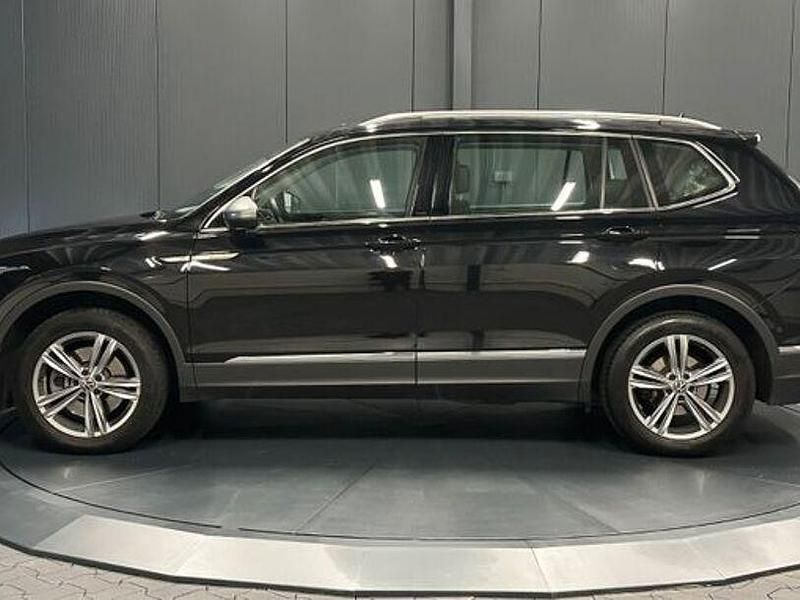 Gebraucht VW Tiguan Allspace Life 200 PS (147 kW) 2022 Deep black perleffekt SUV