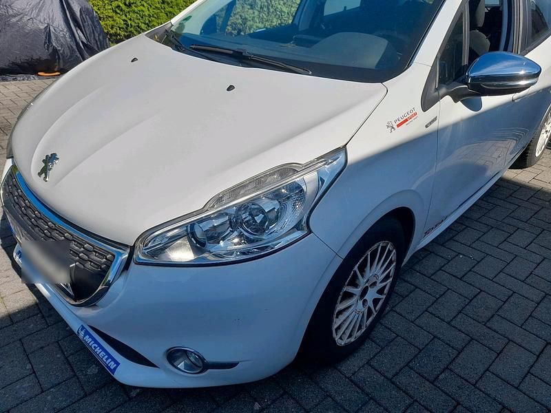 Weiß Gebraucht 2014 Peugeot 208 Kleinwagen | 3.999 € (Guter Preis) - Bild 1/4
