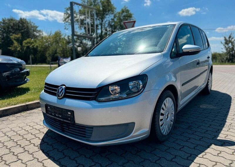 Silber Gebraucht 2010 VW Touran Trendline Van / Kleinbus | 5.499 € (Etwas zu teuer) - Bild 1/4