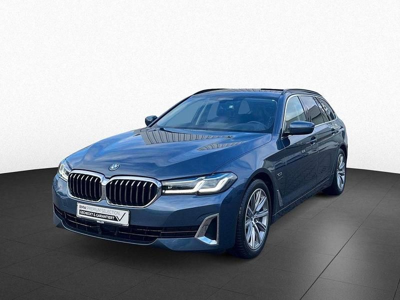Gebraucht BMW 530e Luxury Line 292 PS (214 kW) 2023 Arctic race blue (blau) Kombi