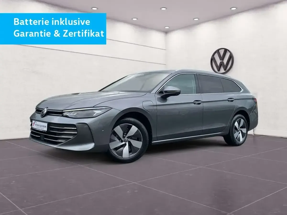 Gebraucht VW Passat Business 150 PS (110 kW) 2025 Grau Kombi