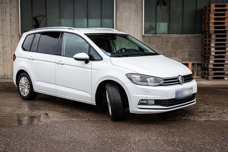 Gebraucht VW Touran Sound 150 PS (110 kW) 2017 Weiß Van / Kleinbus