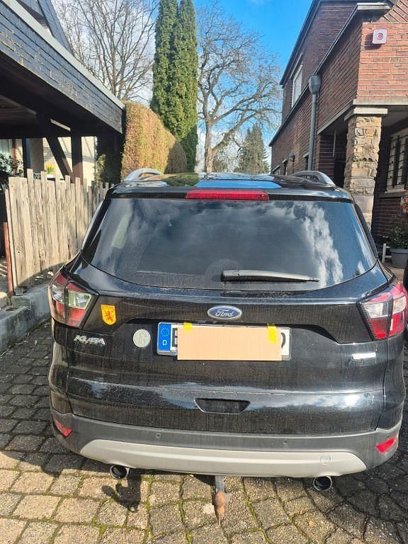 Gebraucht Ford Kuga Titanium 150 PS (110 kW) 2018 Schwarz SUV