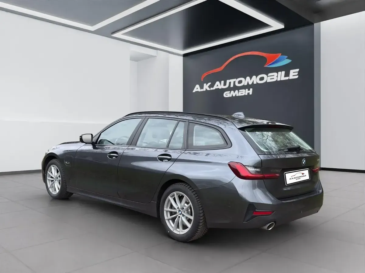 Używany BMW 330e Advantage 184 KM (135 kW) 2021 Szary Kombi